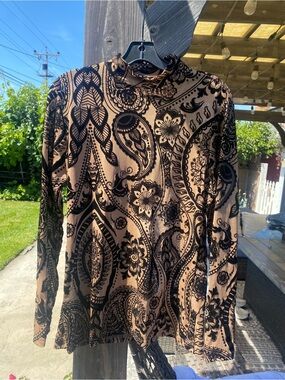 Women's Black Paisley Print Long Sleeve Top - Tan Background